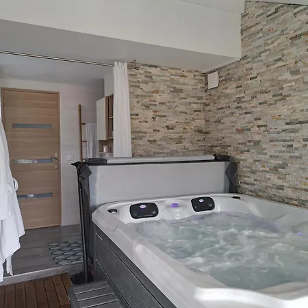 Adorelys Bien - Et Massage 3*
